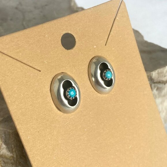 VTG Sterling Silver 925 Very Dainty Oval Shadowbox Turquoise Stud Earrings - Picture 2 of 16